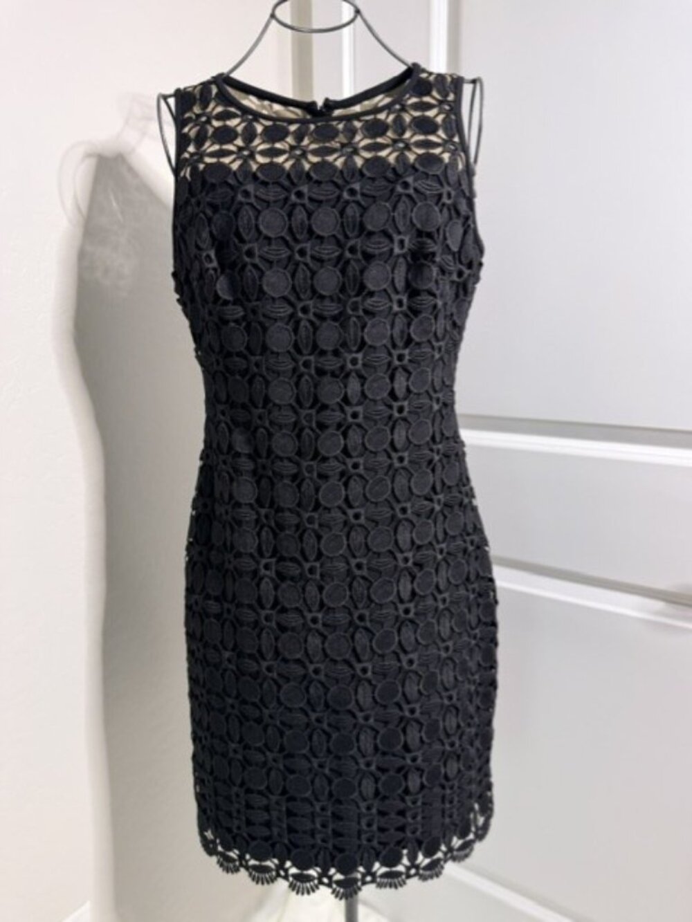 Lauren Ralph Lauren Black Lace Illusion Neckline Sheath Cocktail Dress, Size 2 - Picture 3 of 11